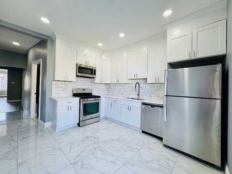 95 WEST 54TH ST, Bayonne, NJ 07002