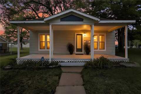 204 N Clark Street, Kearney, MO 64060