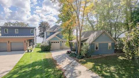 2212 Manhattan Boulevard, Wahpeton, IA 51351