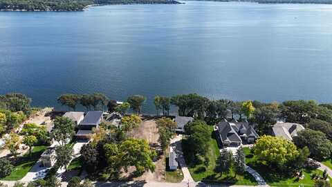 2204 Manhattan Boulevard, Spirit Lake, IA 51360