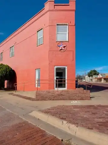105 W Panhandle Street, Slaton, TX 79364