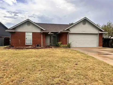 404 SE Sungate Blvd, Lawton, OK 73501
