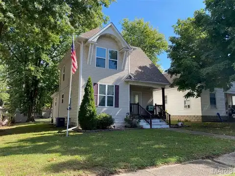 215 S Oak Street, Nokomis, IL 62075