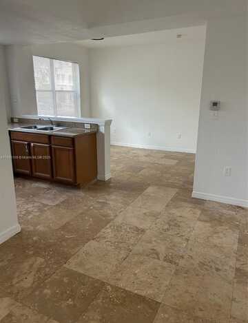 953 SW 10th St, Miami, FL 33130