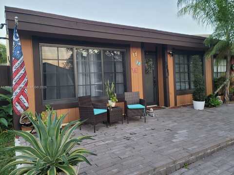 1881 Phoenix Ave, Pembroke Pines, FL 33026