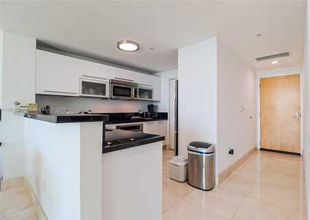 253 NE 2nd St, Miami, FL 33132