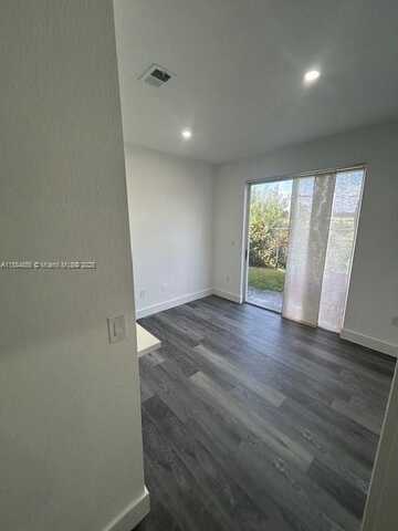 17820 NW 73rd Ave, Hialeah, FL 33015