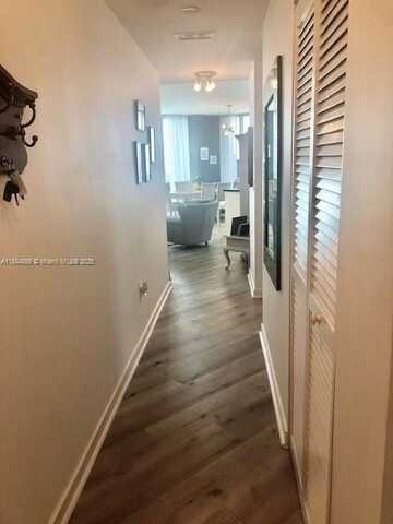 1111 SW 1st Ave, Miami, FL 33130