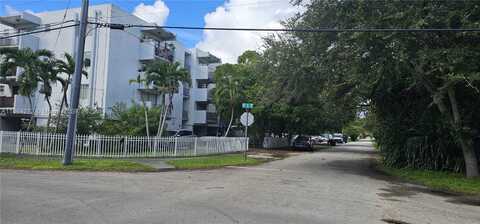1090 NE 129th St, North Miami, FL 33161