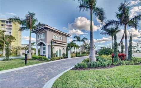 1422 Silk Oak Dr, Hollywood, FL 33021