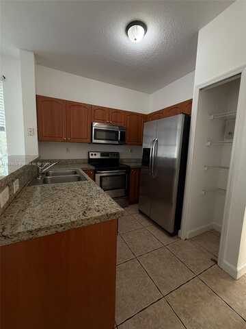 17640 NW 73rd Ave, Hialeah, FL 33015