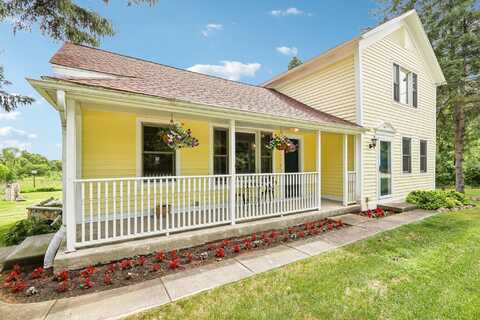 N64w20755 Mill Rd, Menomonee Falls, WI 53051