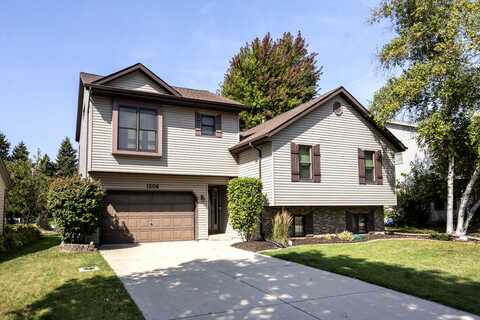 1208 N Glenwood Cir, West Bend, WI 53090