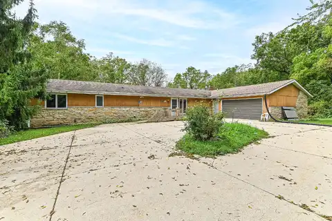 S70w20099 Adrian Dr, Muskego, WI 53150