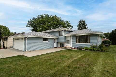 114 Carpenter Ct, Mukwonago, WI 53149