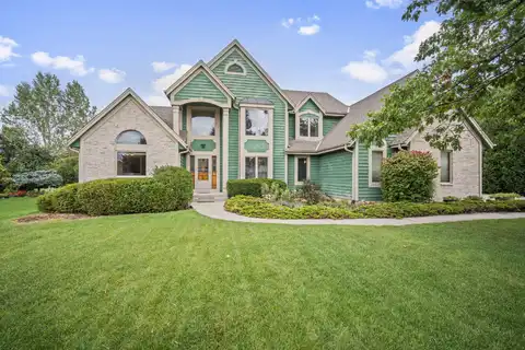 5232 W Princeton Pines Ct, Franklin, WI 53132