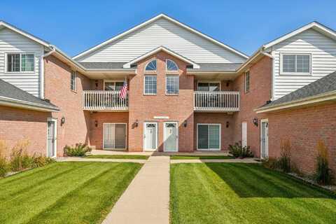N25w24117 River Park Dr, Pewaukee, WI 53072