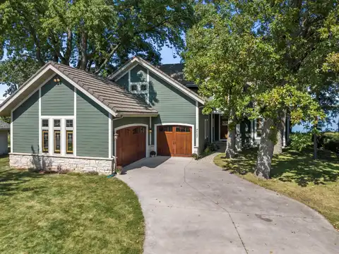 W5237 Bechaud Beach Dr, Fond Du Lac, WI 54935
