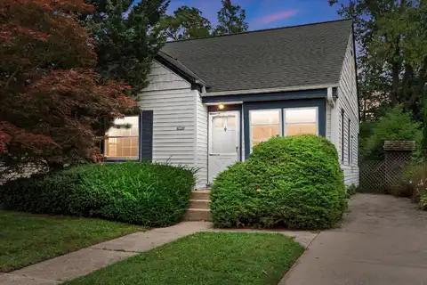 4706 N Hollywood Ave, Whitefish Bay, WI 53211