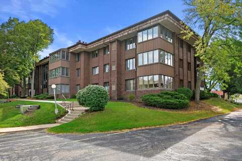 N84w15750 Ridge Rd, Menomonee Falls, WI 53051