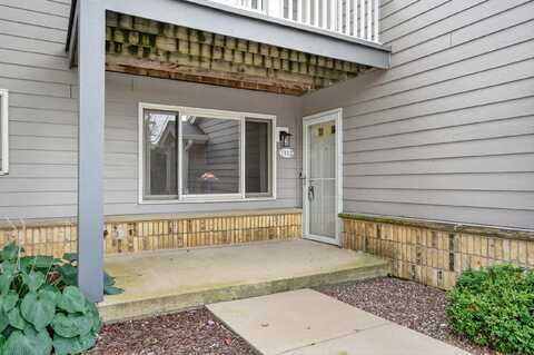 1152 W Baldwin Ct, Mequon, WI 53092