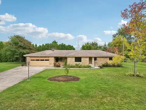 S76w15088 Roger Dr, Muskego, WI 53150