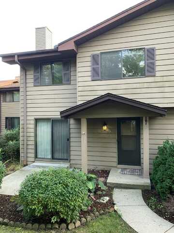 8052 W Manor Cir, Milwaukee, WI 53223