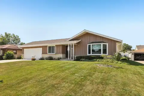 6179 S 39th St, Greenfield, WI 53221