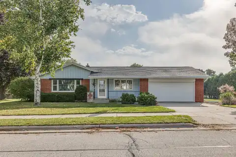 121 S Lincoln Dr, Howards Grove, WI 53083