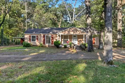 211 W Lakeview Drive, Clinton, MS 39056