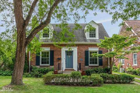 343 Hillcrest, Grosse Pointe Farms, MI 48236