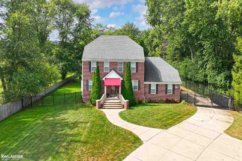 2770 Hickory Lawn, Rochester Hills, MI 48307