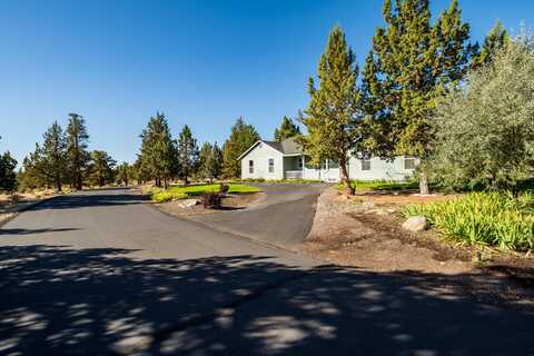 2525 Cliff Hawk Court, Redmond, OR 97756