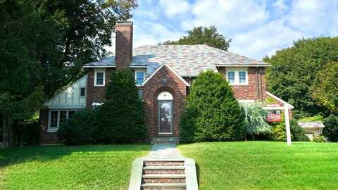 16 Pine Ridge Rd, Medford, MA 02155