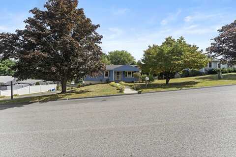 66 Tanglewood Dr, West Warwick, RI 02893
