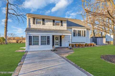 17 Roslyn Drive, Oakhurst, NJ 07755
