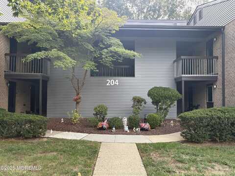 204 Covered Bridge Boulevard, Manalapan, NJ 07726