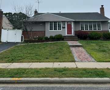 77 Vassar Lane, Hicksville, NY 11801