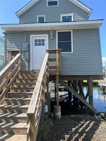 20 Bayview Avenue, Howard Beach, NY 11414
