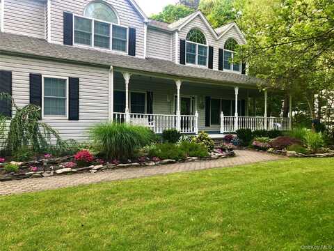 7 Martha Place, Port Jefferson Station, NY 11776