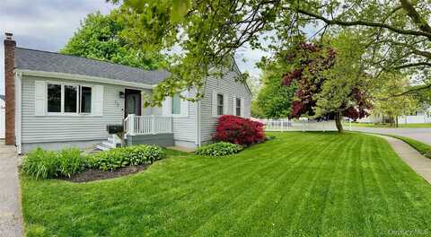 72 Nehring Avenue, Babylon, NY 11702