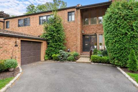 38 Windsor Gate Drive, North Hills, NY 11040