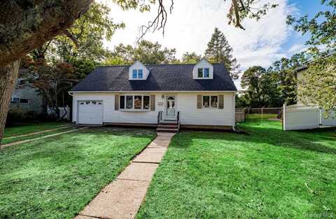 40 Center Street, Ronkonkoma, NY 11779