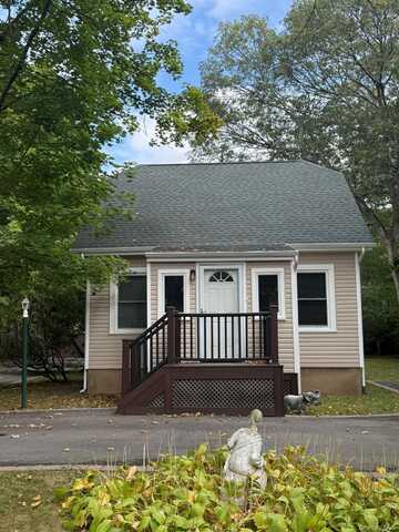 16 Stratford Avenue, Greenlawn, NY 11740