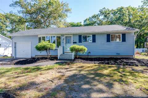 1139 Waverly Avenue, Farmingville, NY 11738