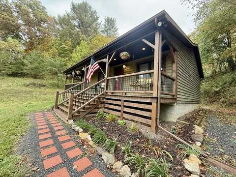 206 Pete Amos Rd., LINDSIDE, WV 24951