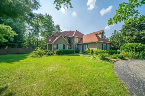 9817 N Hunters Lane, Spring Grove, IL 60081