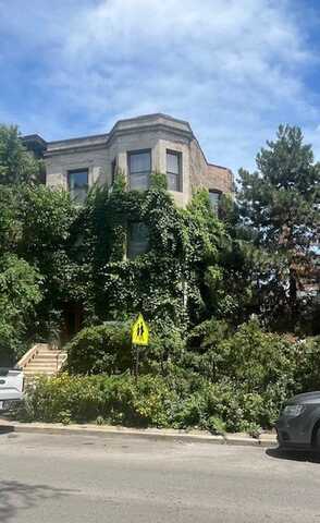 3651 N Wilton Avenue, Chicago, IL 60613
