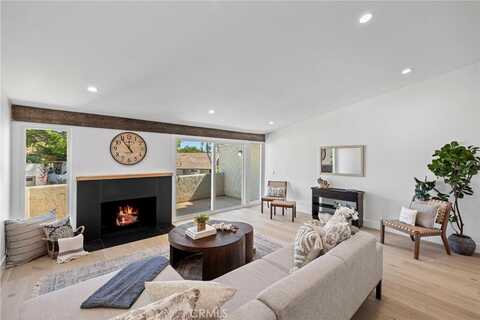 558 Vista Flora, Newport Beach, CA 92660