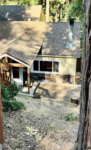 743 Woodland 743, Crestline, CA 92325